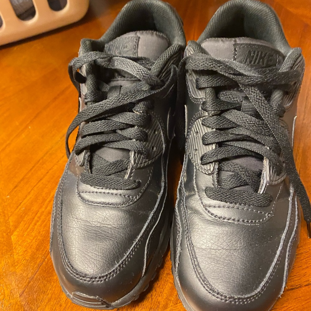 Big kids black Nike air max 90 6.5 youth size